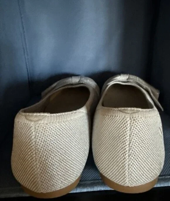 Vivaia Pointed-Toe Silver Bow Flats Elegant Style (Azura) Comfort Shoe EUC - Picture 9 of 10